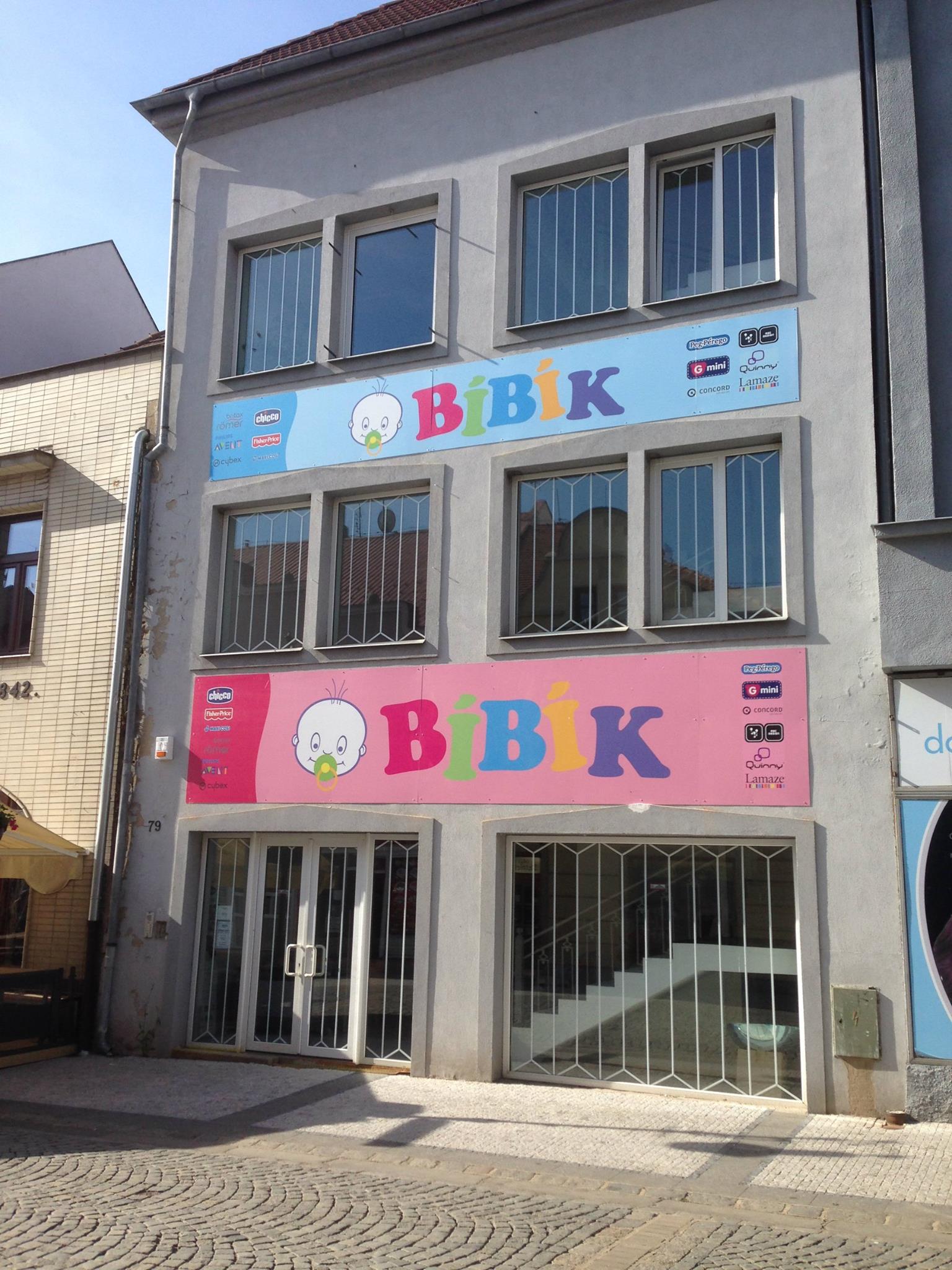 První kamenná prodejna BÍBÍK v Lounech s barevnou fasádou